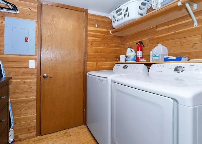 Guest house Perfect Couples Getaway Private Hot Tub Panoramic Red Rock Views 4*