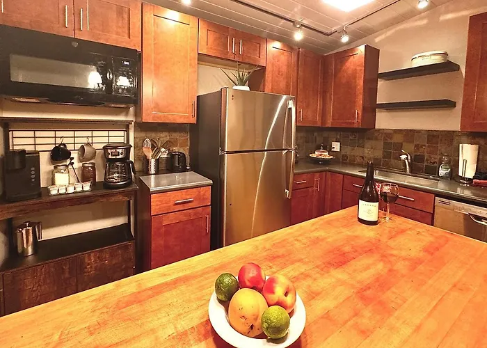 Guest house Perfect Couples Getaway Private Hot Tub Panoramic Red Rock Views 4*